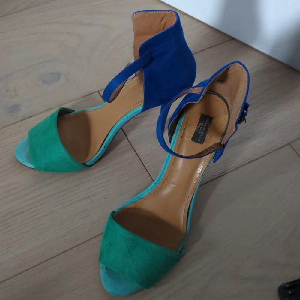 Color-blocked heels - Picture 2 of 4